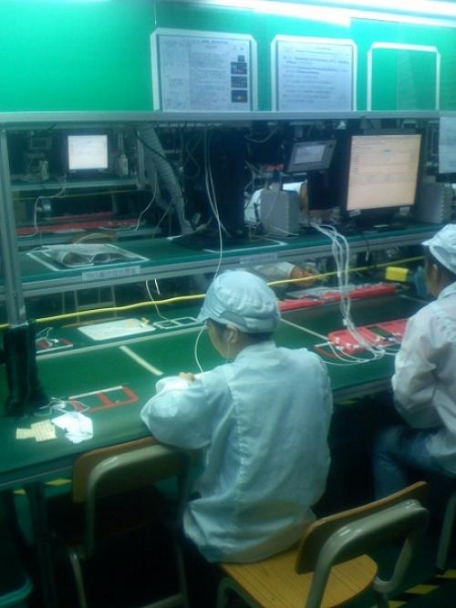 Производство айфонов в далёком 2007 году. 01