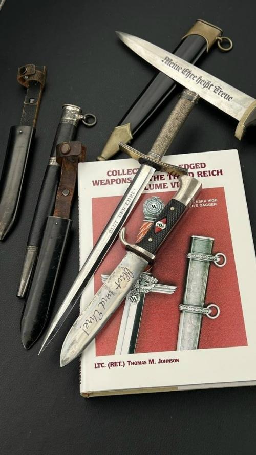 В 1933 году для членов гитлерюгенд был учреждён специальный нож, служивший поощрением и подтверждением прохождения вступительных испытаний. 02