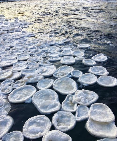Необычное явление - ледяные блинчики в карельском парке рускеала. 02