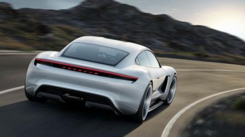 Porsche запустит в серийное производство электрический суперкар Mission E. 01 Porsche запустит в серийное производство электрический суперкар Mission E. 01