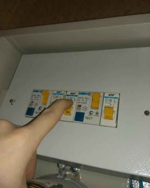 Осторожнее на съемных квартирах. 02