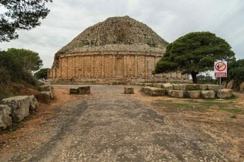 Секреты древней могилы римлянки: лабиринт вместо сокровищ. 04