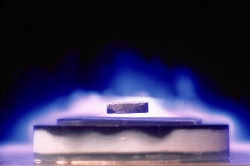 Сверхпроводимость была достигнута при рекордно высоких температурах, встречающихся даже на земле.