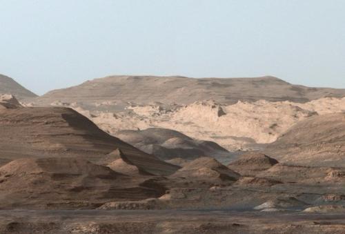 Марсоход Curiosity сфотографировал богатые железом горы в кратере гейла. Марсоход Curiosity сфотографировал богатые железом горы в кратере гейла.