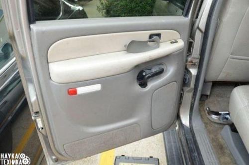 Неожиданный сюрприз в двери подержанного автомобиля.

