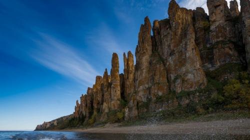 Ленские столбы.  В Якутии, в 200 км от столицы вверх по течению реки лены, находится гряда скалистых зубцов. 06