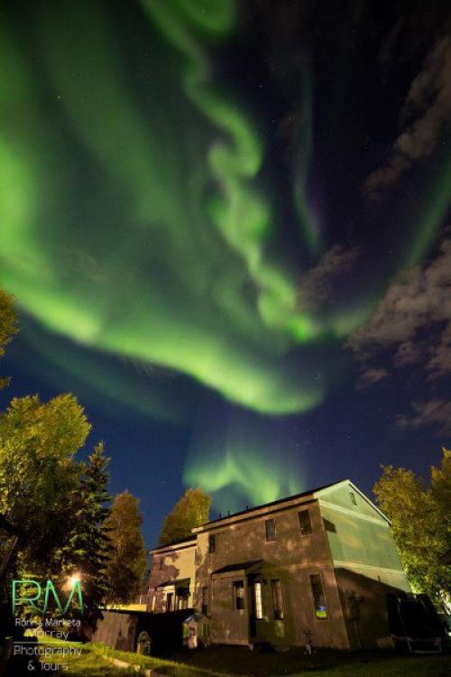 Кто рано встает, тот едет наводить красоту?