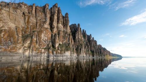 Ленские столбы.  В Якутии, в 200 км от столицы вверх по течению реки лены, находится гряда скалистых зубцов. 02