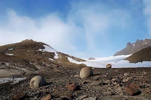 Остров чамп.  Про знаменитый остров пасхи с его загадочными статуями знают все, но мало кто знает, что в России есть еще более таинственный остров. 03