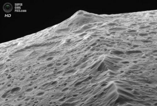 Спутники Сатурна.  Снимки космического аппарата Кассини. 04