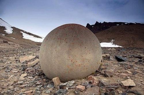 Остров чамп.  Про знаменитый остров пасхи с его загадочными статуями знают все, но мало кто знает, что в России есть еще более таинственный остров. 02