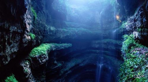 Ученые нашли океан на глубине 1000 километров под землей.

