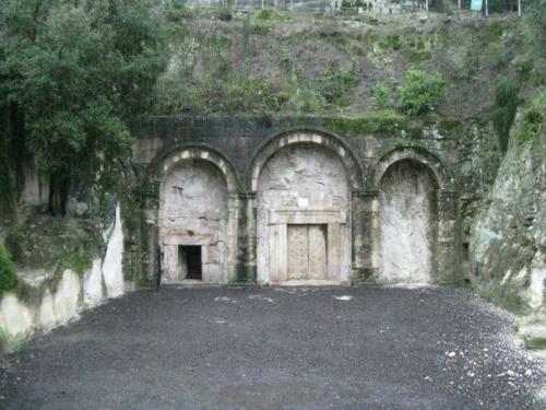 Тайна земных саркофагов: кого хоронили в гигантских гробницах? 03 Тайна земных саркофагов: кого хоронили в гигантских гробницах? 03