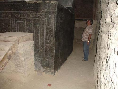 Тайна земных саркофагов: кого хоронили в гигантских гробницах? 
