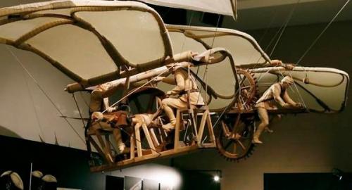 В МИЛАНЕ построили Летающий Велосипед по чертежам да Винчи. В МИЛАНЕ построили Летающий Велосипед по чертежам да Винчи.