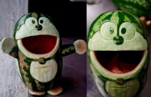 Художник создает из арбузов настоящие скульптуры и делает это круто. 04