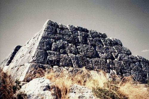 Пирамида эллиникон.  Греция. 02