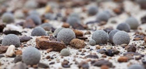 Остров чамп.  Про знаменитый остров пасхи с его загадочными статуями знают все, но мало кто знает, что в России есть еще более таинственный остров. 06