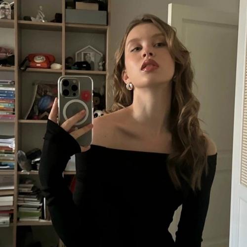 Не зазвездилась: Анна пересильд уверяет, что звёздная болезнь её не коснулась.  