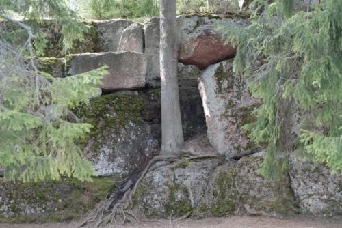 О чем говорят каменные мегалиты парка монрепо? 03