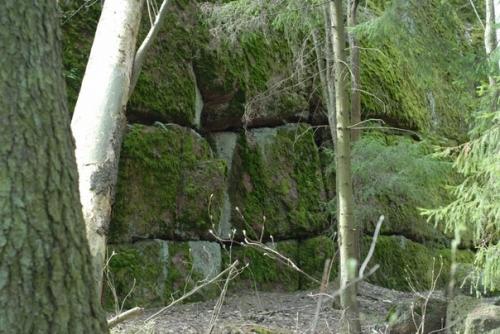 О чем говорят каменные мегалиты парка монрепо? 02