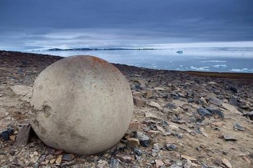 Остров чамп.  Про знаменитый остров пасхи с его загадочными статуями знают все, но мало кто знает, что в России есть еще более таинственный остров. 04