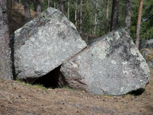 О чем говорят каменные мегалиты парка монрепо? 09