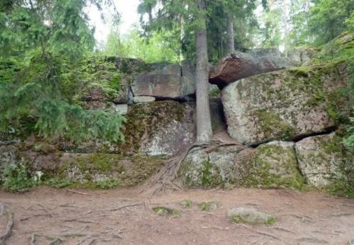 О чем говорят каменные мегалиты парка монрепо? 08