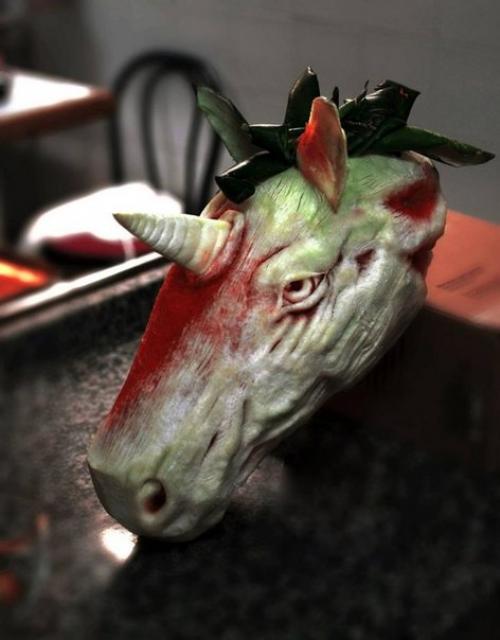 Художник создает из арбузов настоящие скульптуры и делает это круто. 01