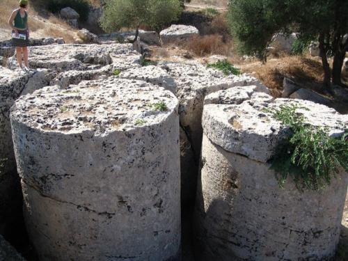 Каменные цилиндры в кейв ди куза, Сицилия. 03 Каменные цилиндры в кейв ди куза, Сицилия. 03