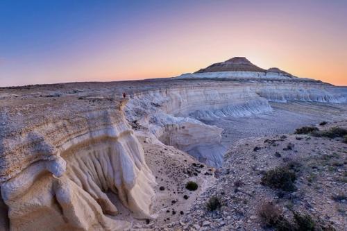 Мангистау (ранее Мангышлак) - этим словом одновременно называют область, район, полуостров и горы на Западе Казахстана. 01