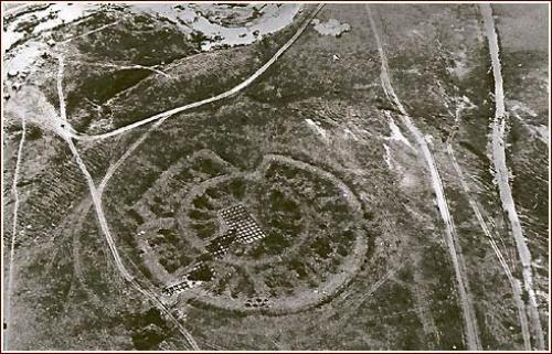 Аркаим. Это древнее поселение, расположенное на юге челябинской области, называют самым загадочным археологическим памятником России. 03