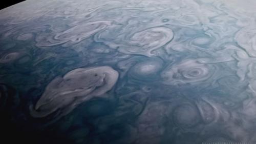 Штормы и циклоны на Юпитере с высоты 4200 километров. 01