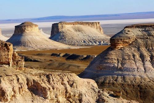 Мангистау (ранее Мангышлак) - этим словом одновременно называют область, район, полуостров и горы на Западе Казахстана. 04