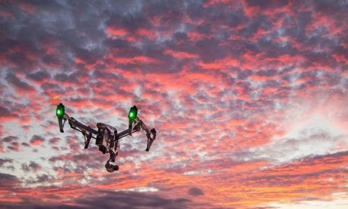 Разработанный в России интерфейс позволяет управлять дронами силой мысли.