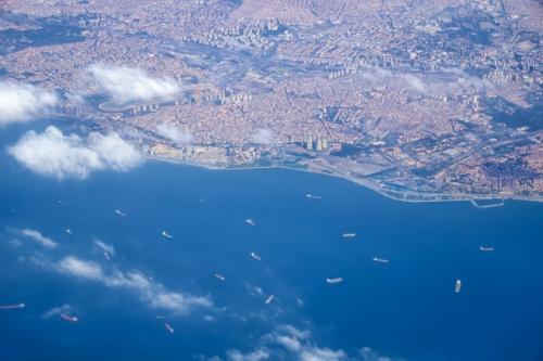Во вторник мраморное море в Турции внезапно отступило от береговой линии примерно на 20 метров, сообщает телеканал Habert rk.  