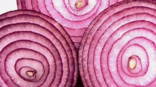 Почему эти болезни лук лучше таблеток лечит? 

