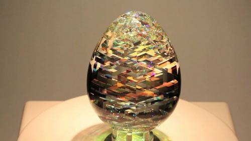 Американский скульптур Джек стормс из Калифорнии создает вот такие шедевры из дихроичного стекла. 05