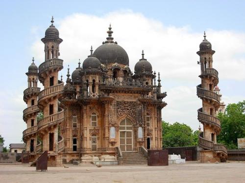 Махабат макбара. Сказочный дворец - мавзолей махабат макбара по праву считается одной из наиболее сохранившихся тайн Индии. 03