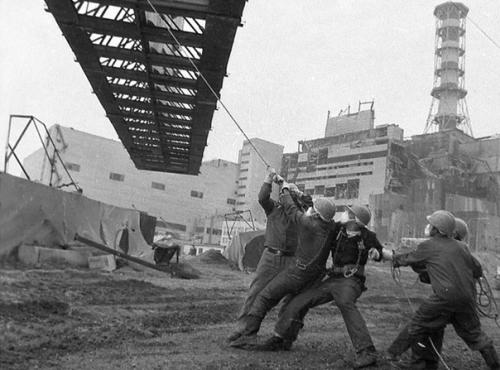 Вчера на Украине прошел день чествования участников ликвидации последствий аварии на чернобыльской АЭС. 01