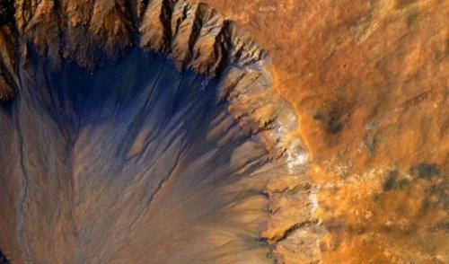 Ученые: в марсианских оврагах нет и не было воды в жидком виде. Ученые: в марсианских оврагах нет и не было воды в жидком виде.