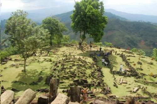 Гунунг паданг - самая старая пирамида на земле, утверждают исследователи. 02 Гунунг паданг - самая старая пирамида на земле, утверждают исследователи. 02