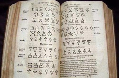 10 древних книг, открывающих тайные знания.

