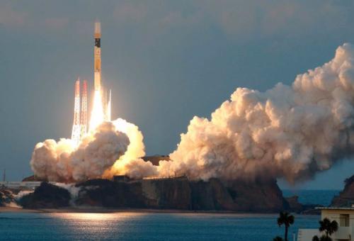 Космос.  Японское космическое агентство Jaxa успешно запустило спутник Astro - H, который будет собирать информацию о чёрных дырах.