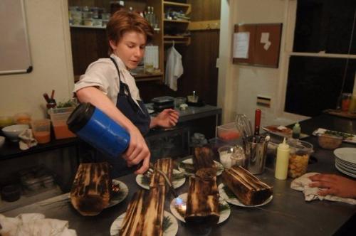 Согласно семейной легенде, флинн макгарри начал готовить на всю семью еще в 11 лет, потому что ему не нравилась готовка мамы. 05