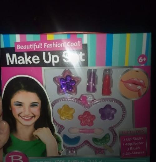 Мама купила дочери популярную игрушку, не подозревая о ее опасности. 01