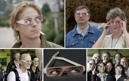 В зоопарке Роттердама посетителей заставляют надевать вот такие очки. 

