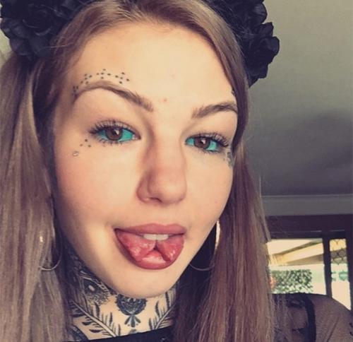 Австралийка за 7 лет превратила себя в Голубоглазого Белого Дракона. 08