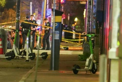 Террорист открыл огонь в техасе, убив 3 и ранив 14 человек. 02