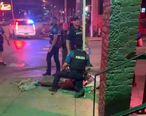 Террорист открыл огонь в техасе, убив 3 и ранив 14 человек. 01